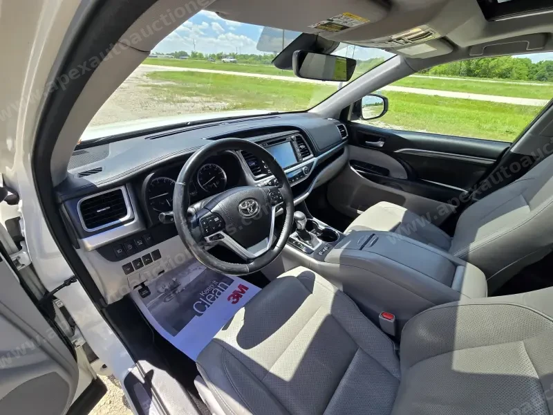 2018 Toyota Highlander Limited AWD photo 25