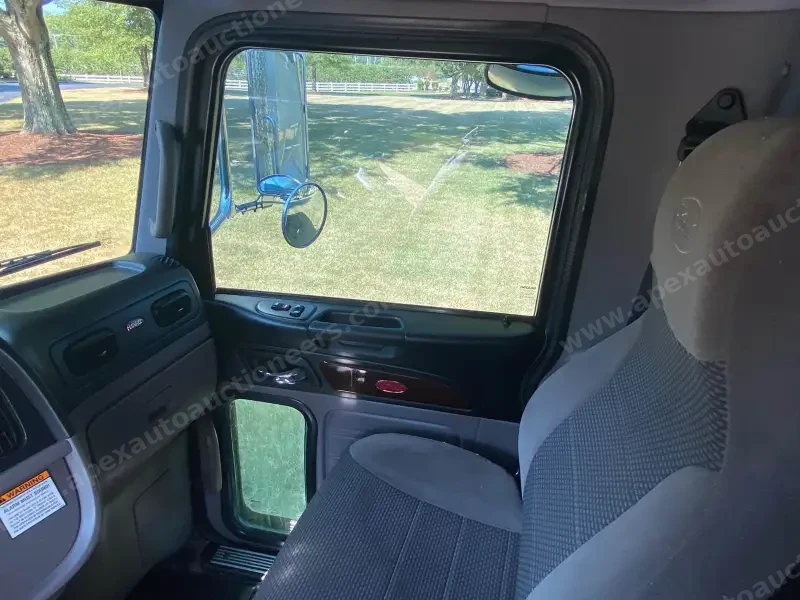 2014 Peterbilt 367 Dump Truck photo 8