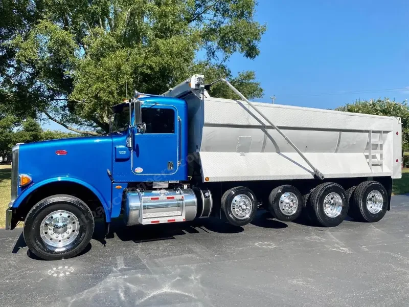 2014 Peterbilt 367 Dump Truck photo 1
