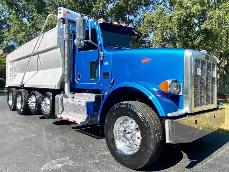 2014 Peterbilt 367 Dump Truck photo 2