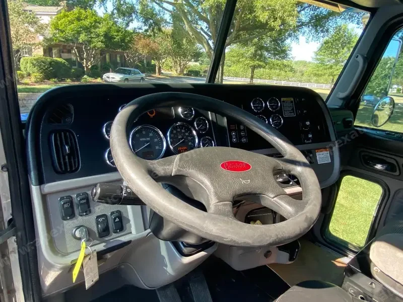 2014 Peterbilt 367 Dump Truck photo 10