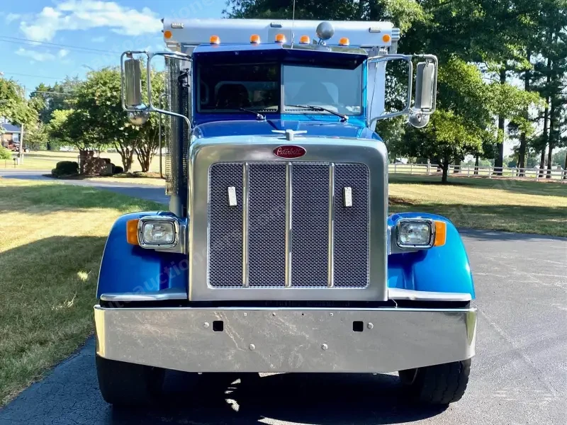 2014 Peterbilt 367 Dump Truck photo 11