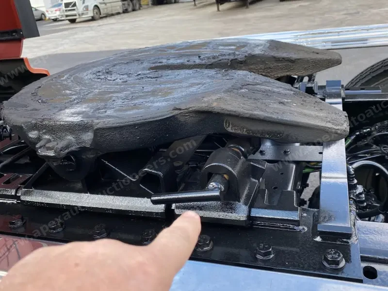 2018 International LT photo 15