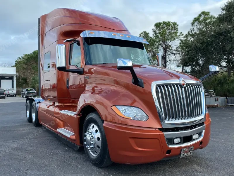 2018 International LT photo 7