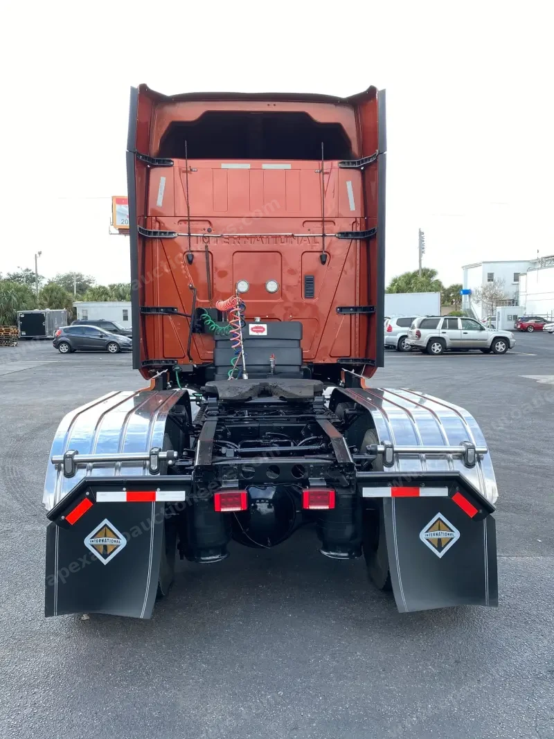 2018 International LT photo 37