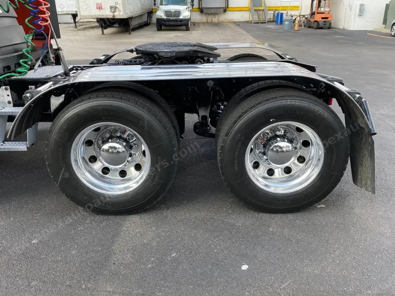 2018 International LT photo 10
