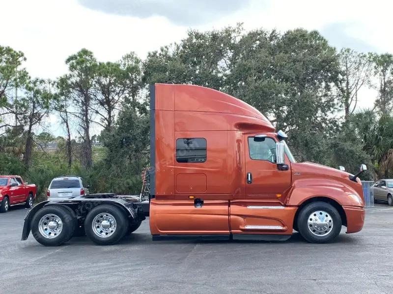2018 International LT photo 40