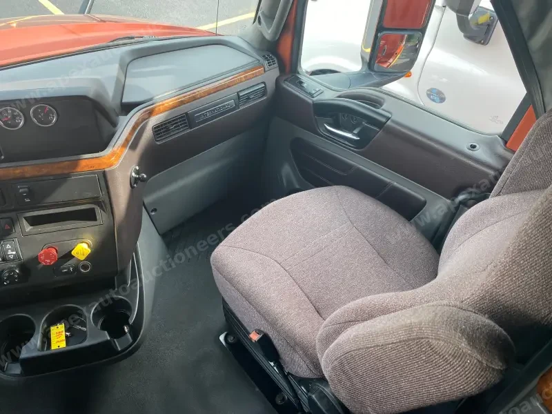 2018 International LT photo 33