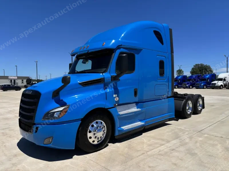 2020 Freightliner Cascadia 126 photo 1