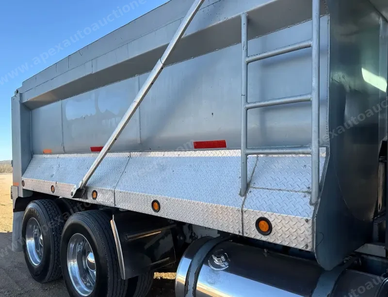 2013 Freightliner Coronado Dump Truck photo 17
