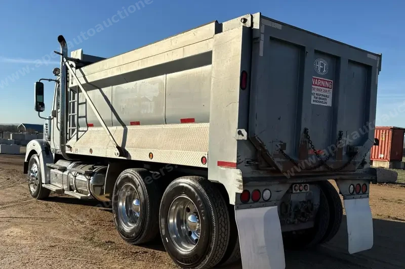 2013 Freightliner Coronado Dump Truck photo 7
