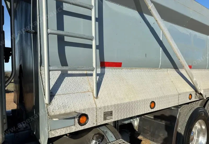 2013 Freightliner Coronado Dump Truck photo 24