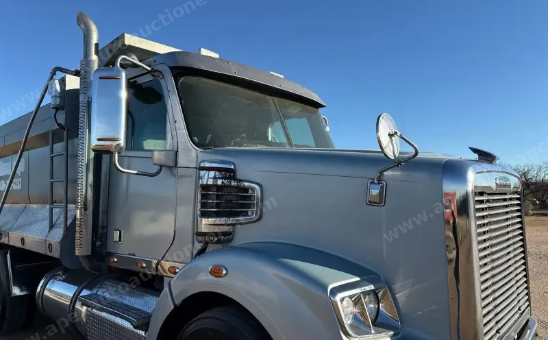 2013 Freightliner Coronado Dump Truck photo 14
