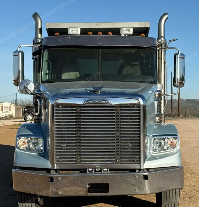 2013 Freightliner Coronado Dump Truck photo 2