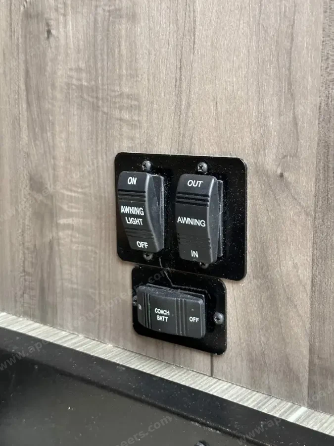 2018 Winnebago Spirit 25B photo 16