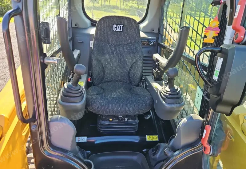 2019 Caterpillar 239D photo 25