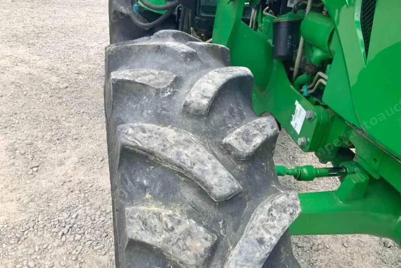 2013 John Deere 5100E MFWD photo 40
