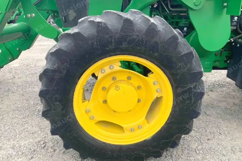 2013 John Deere 5100E MFWD photo 44