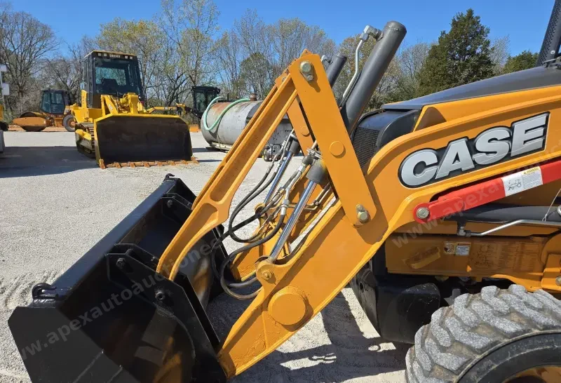 2016 Case 580 Super N photo 12