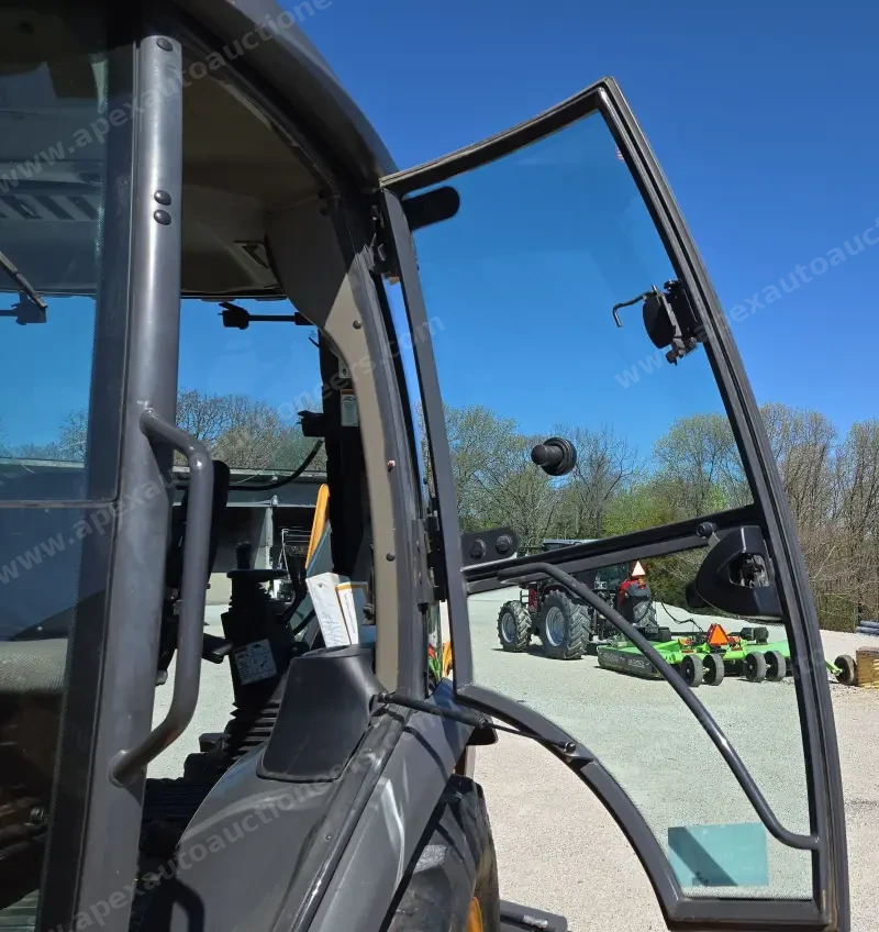 2016 Case 580 Super N photo 109