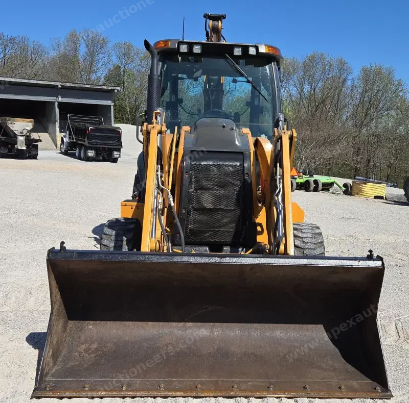 2016 Case 580 Super N photo 2