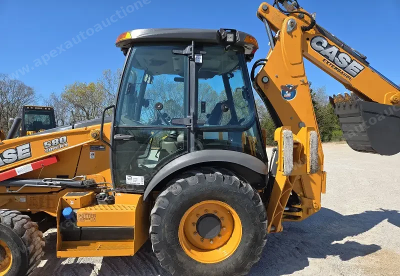 2016 Case 580 Super N photo 55