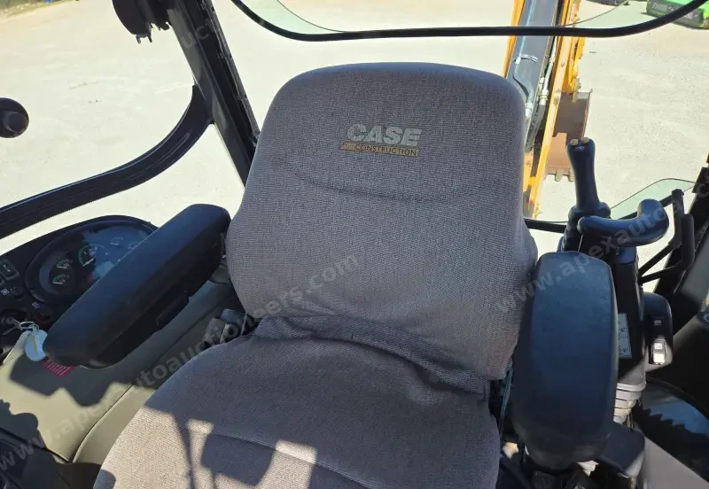 2016 Case 580 Super N photo 113
