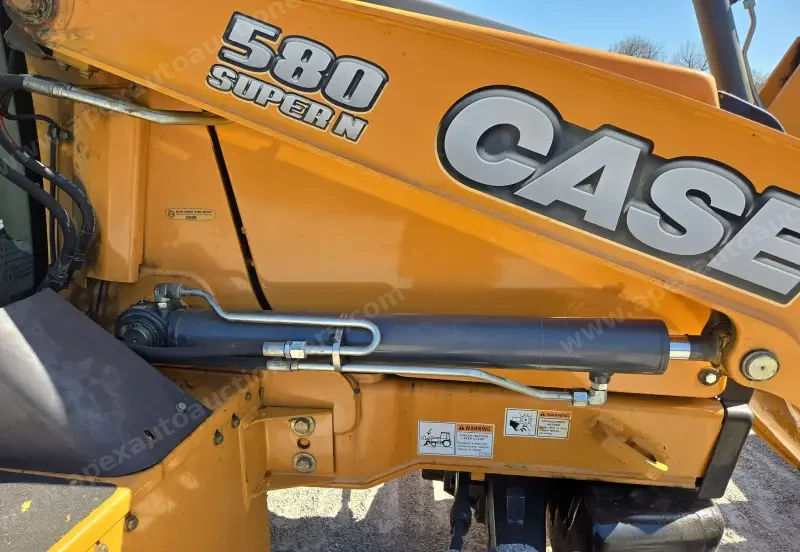 2016 Case 580 Super N photo 33