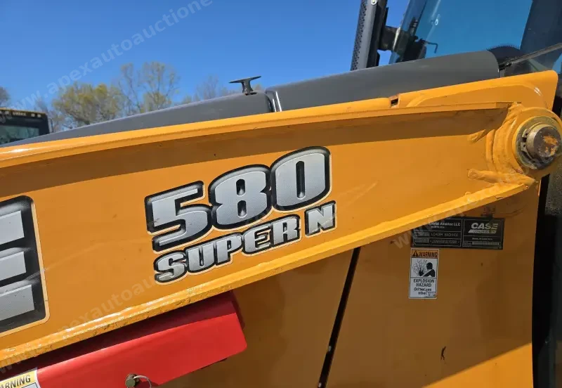 2016 Case 580 Super N photo 10