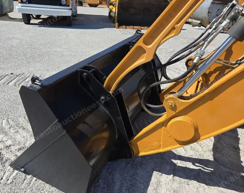 2016 Case 580 Super N photo 29