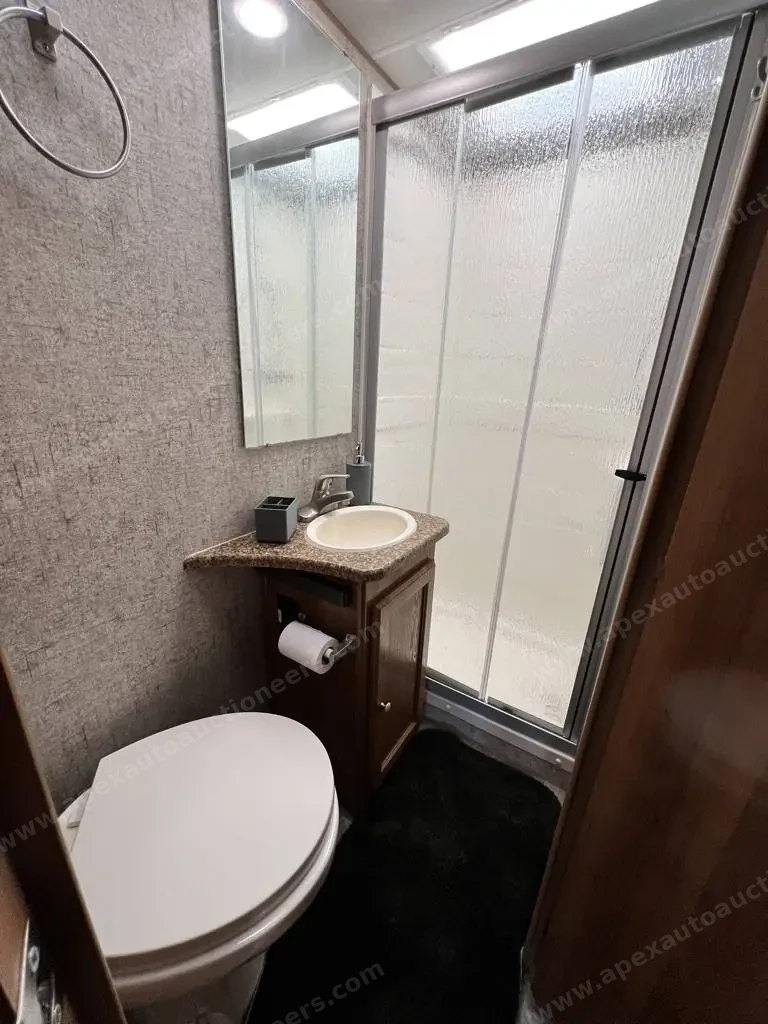 2019 Coachmen Leprechaun 260DS photo 5