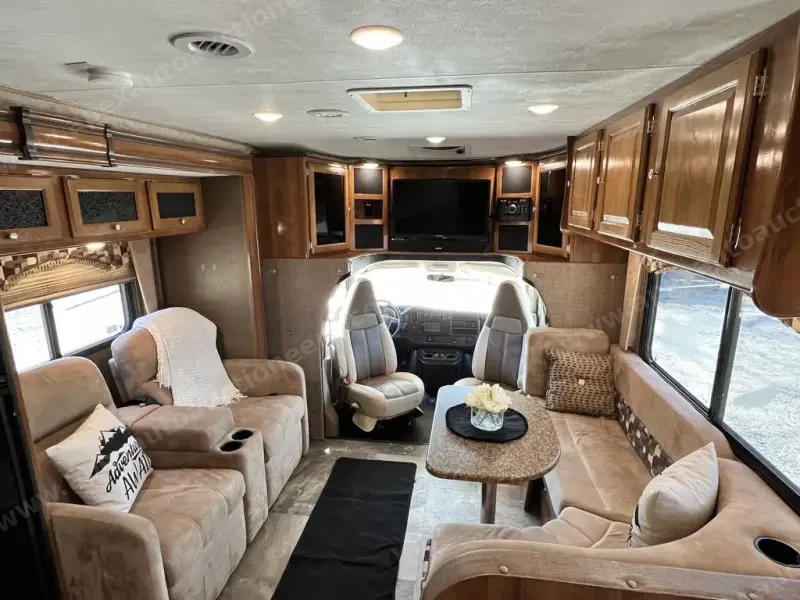 2019 Coachmen Leprechaun 260DS photo 19