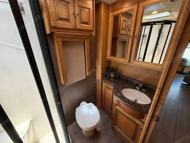 2018 Tiffin Allegro Red 33AA photo 21