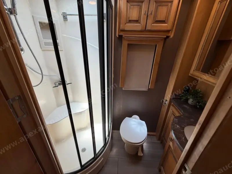 2018 Tiffin Allegro Red 33AA photo 4
