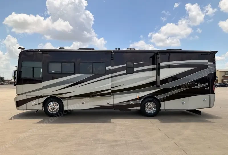 2018 Tiffin Allegro Red 33AA photo 13
