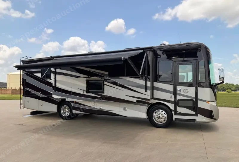 2018 Tiffin Allegro Red 33AA photo 37