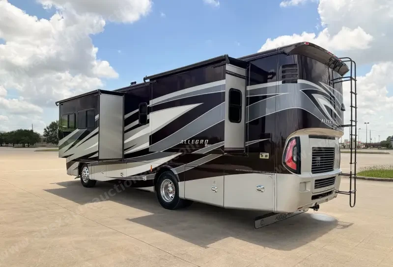 2018 Tiffin Allegro Red 33AA photo 33