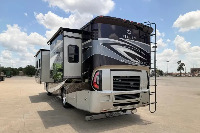 2018 Tiffin Allegro Red 33AA photo 15