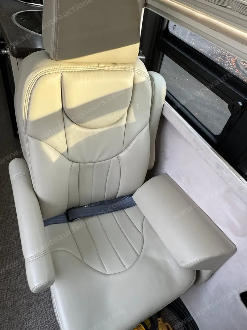 2011 Airstream Interstate 3500 Lounge photo 25