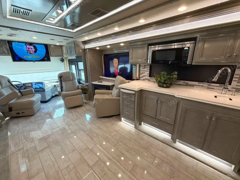 2020 Tiffin Phaeton 37BH photo 13
