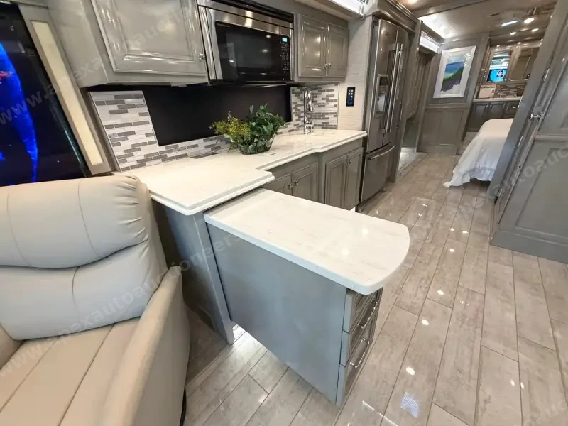 2020 Tiffin Phaeton 37BH photo 26