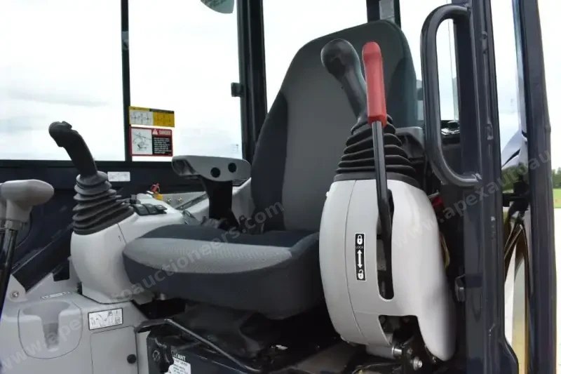 2013 John Deere 50G photo 26