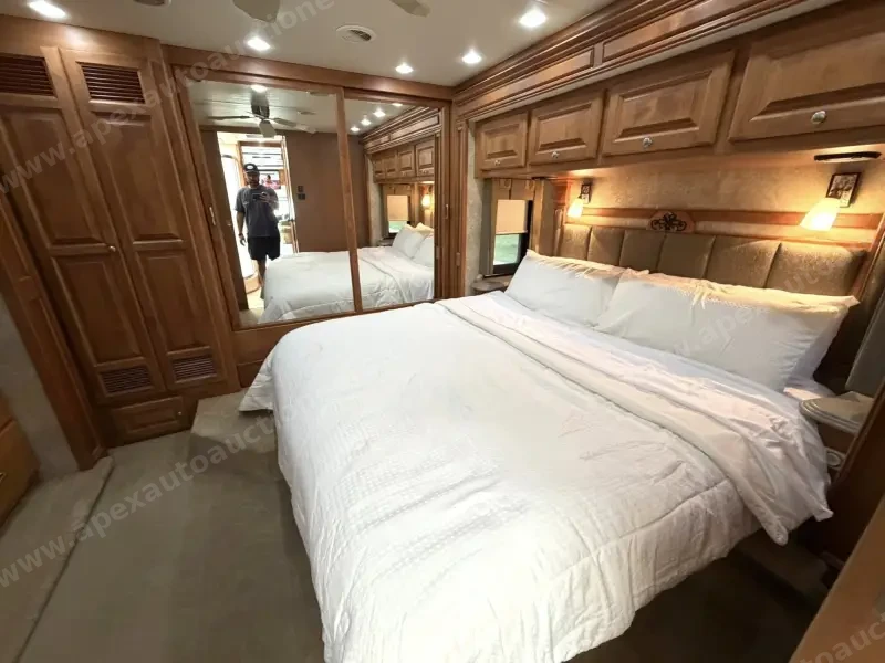 2011 Tiffin Phaeton 40QTH photo 29