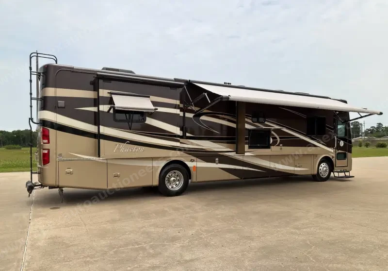 2011 Tiffin Phaeton 40QTH photo 5