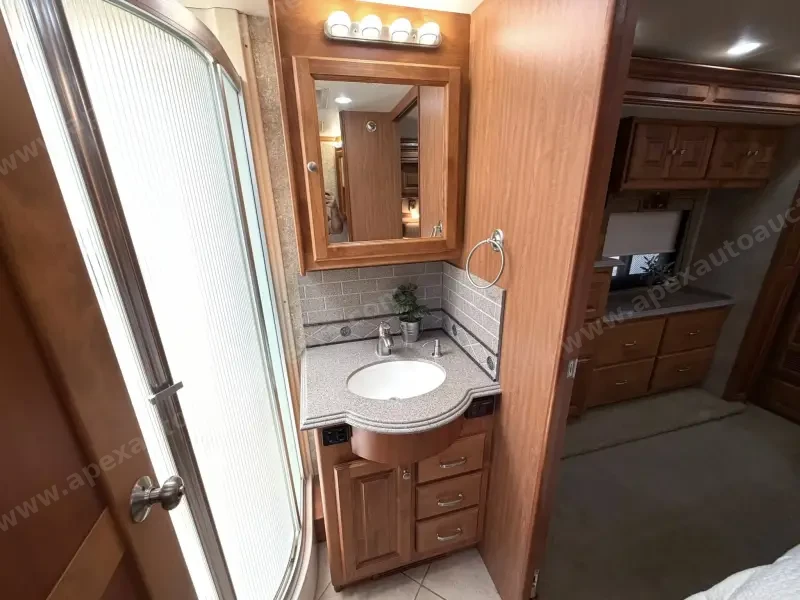 2011 Tiffin Phaeton 40QTH photo 24