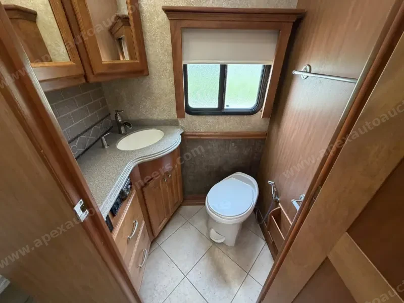 2011 Tiffin Phaeton 40QTH photo 14