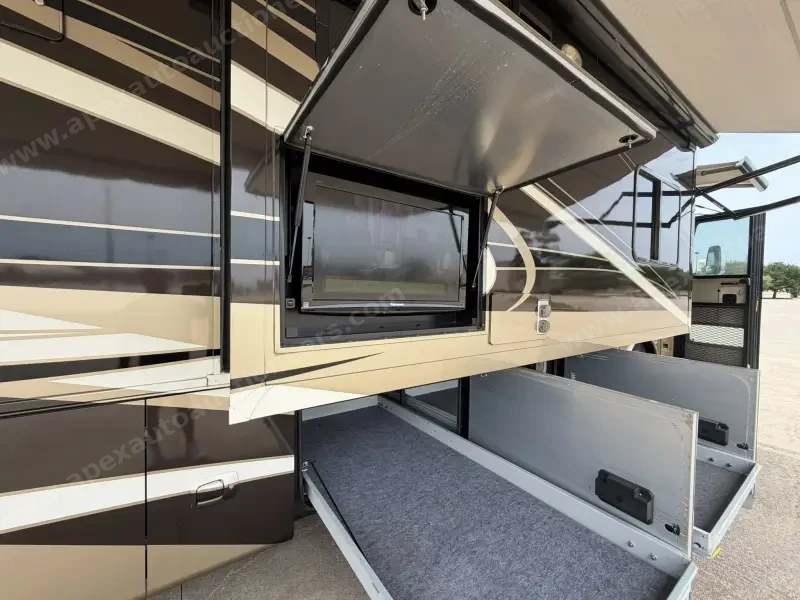 2011 Tiffin Phaeton 40QTH photo 33
