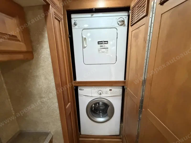 2011 Tiffin Phaeton 40QTH photo 9
