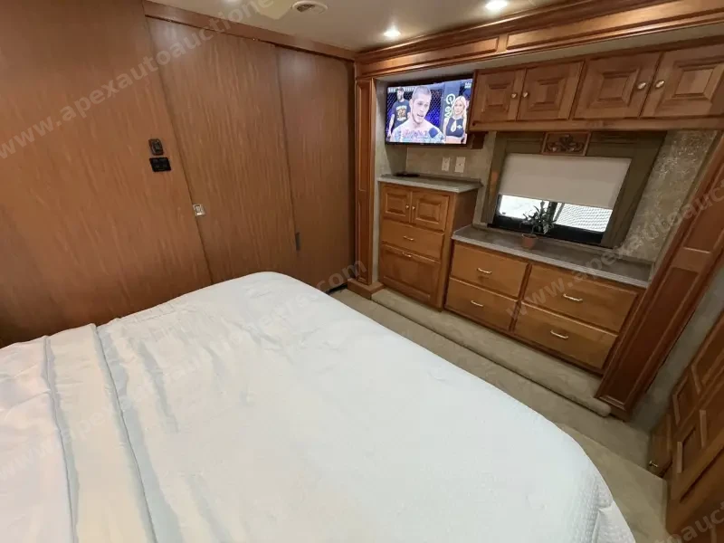 2011 Tiffin Phaeton 40QTH photo 13