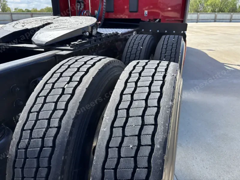 2021 Kenworth T680 photo 2